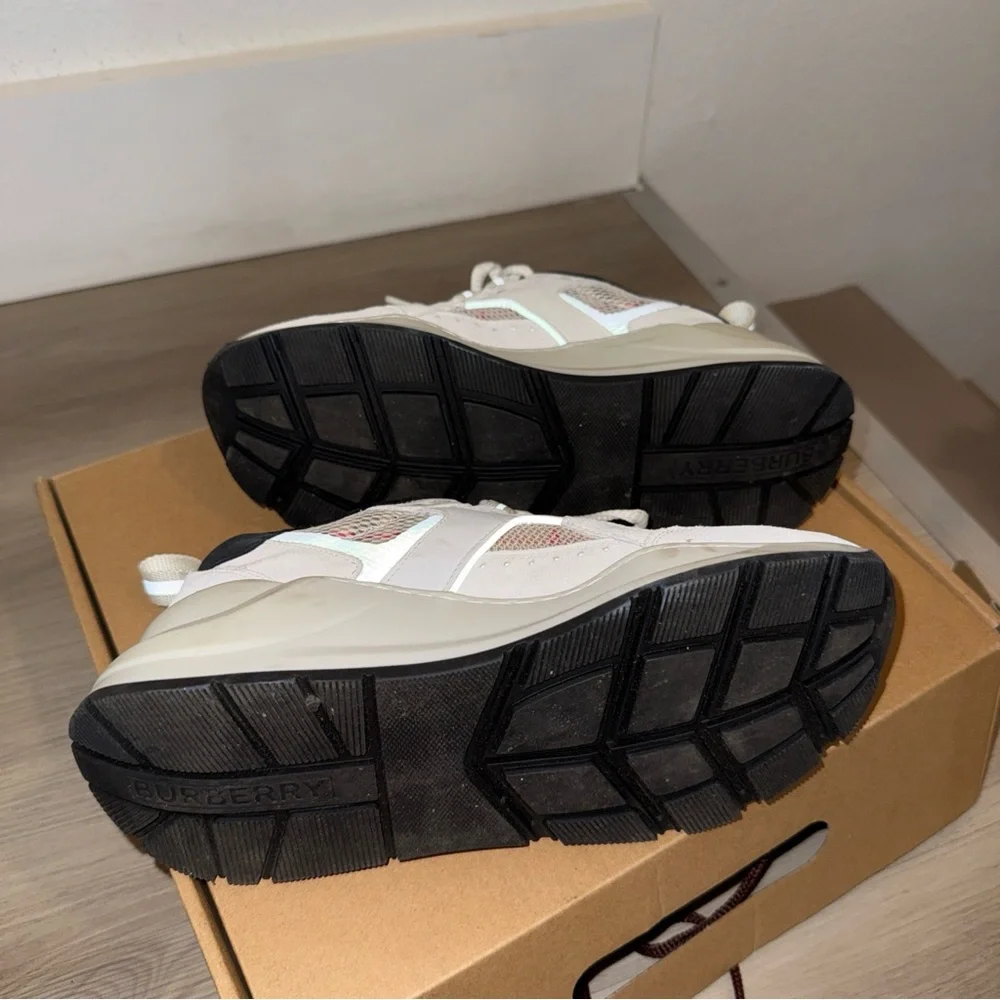 Burberry White and Black Women's Sneakers - Picture 8 of 13